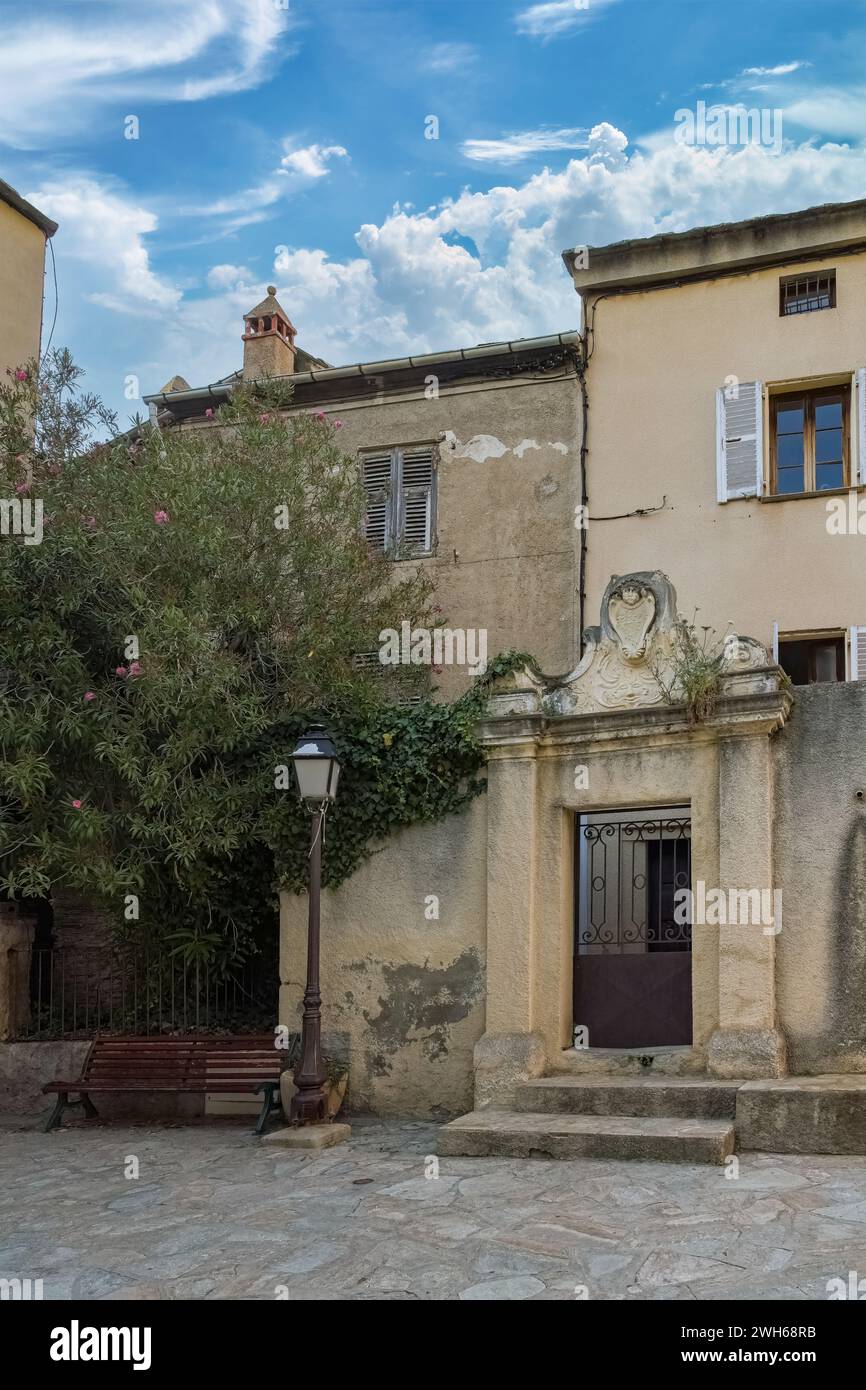 Nonza auf Korsika, Häuser im Dorf, in einer typischen Straße Stockfoto