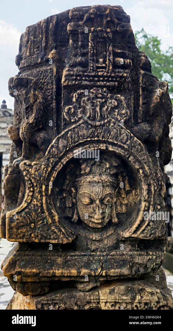 Säulenschnitzerei des Surang Tila Tempels, Sirpur, Mahasamund, Chhattisgarh, Indien. Stockfoto