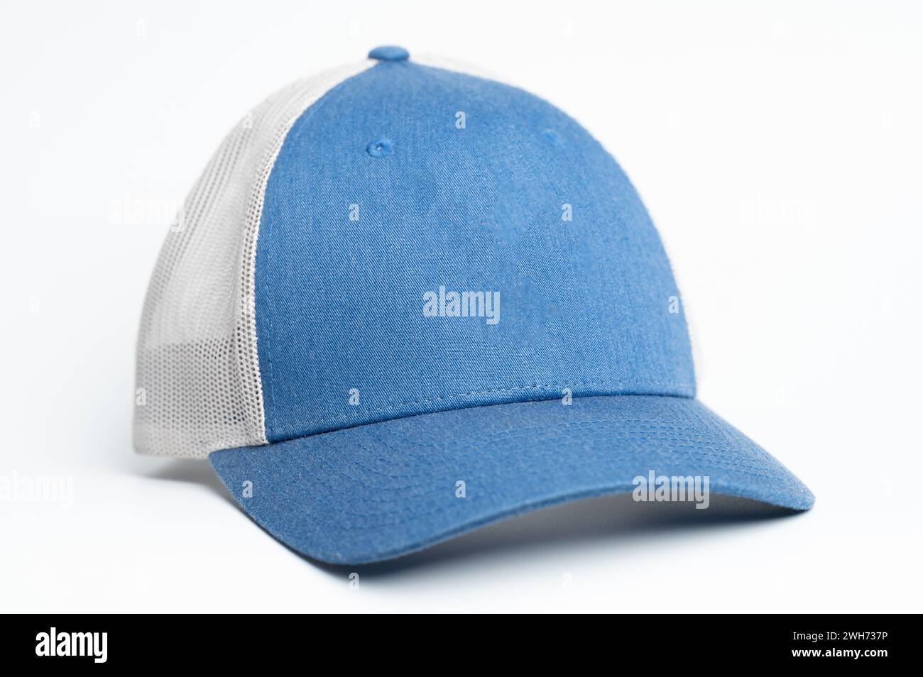 Baseball-blaue Kappe Vorderansicht isoaliert auf weißem Studiohintergrund Stockfoto