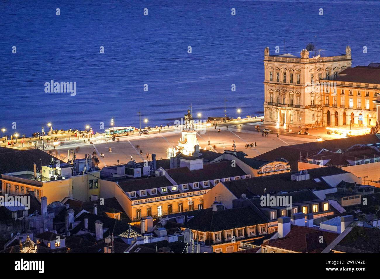 Portugal, Lissabon, Praca do Comercio - Handelsplatz, Praca do Comercio und Tejo vom Schloss Sao Jorge Foto © Fabio Mazzarella/S Stockfoto