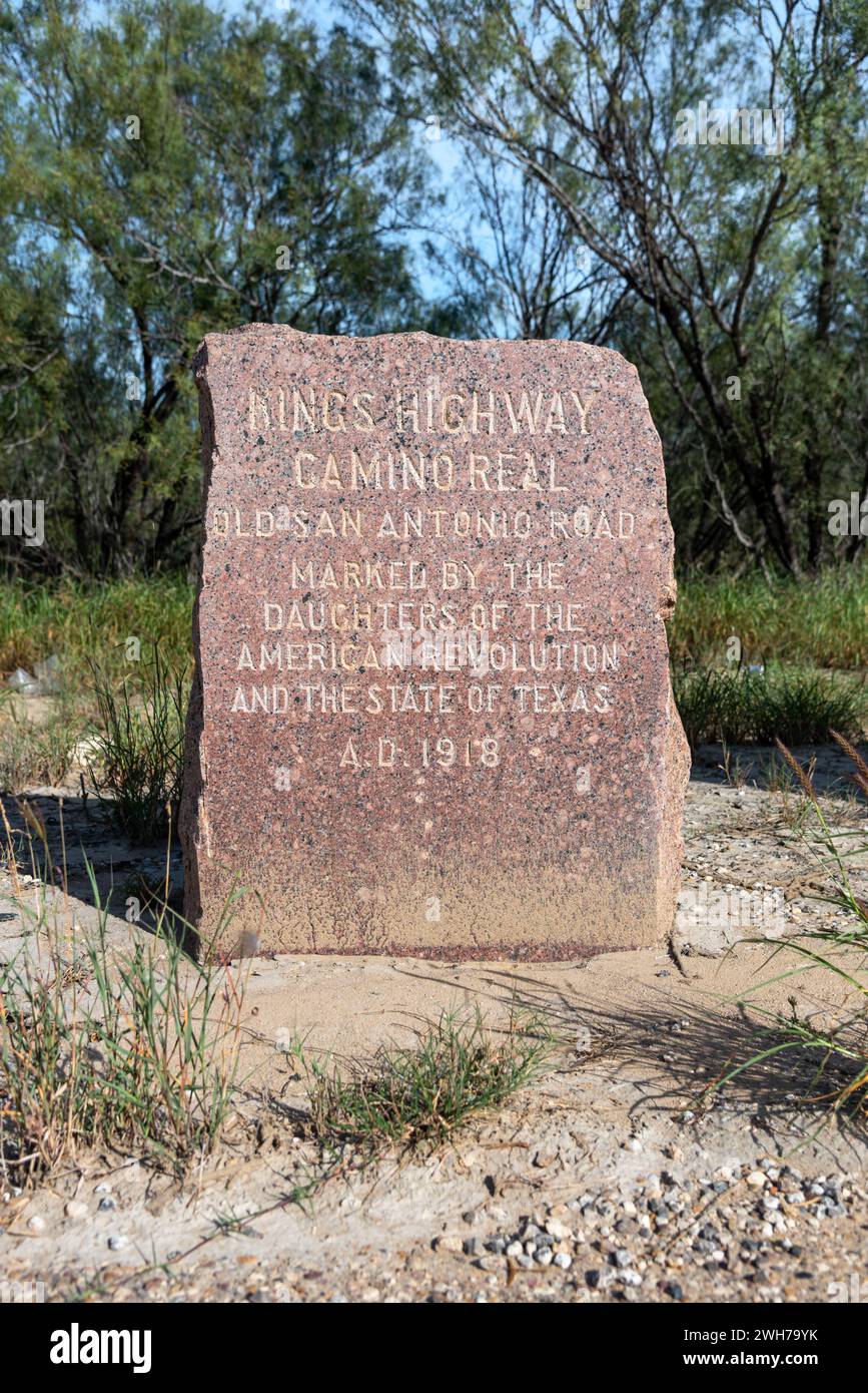 Markierer für die Old San Antonio Road auf dem King's Highway Camino Real, der von den Töchtern der Amerikanischen Revolution und dem Bundesstaat Texas, USA, markiert ist. Stockfoto