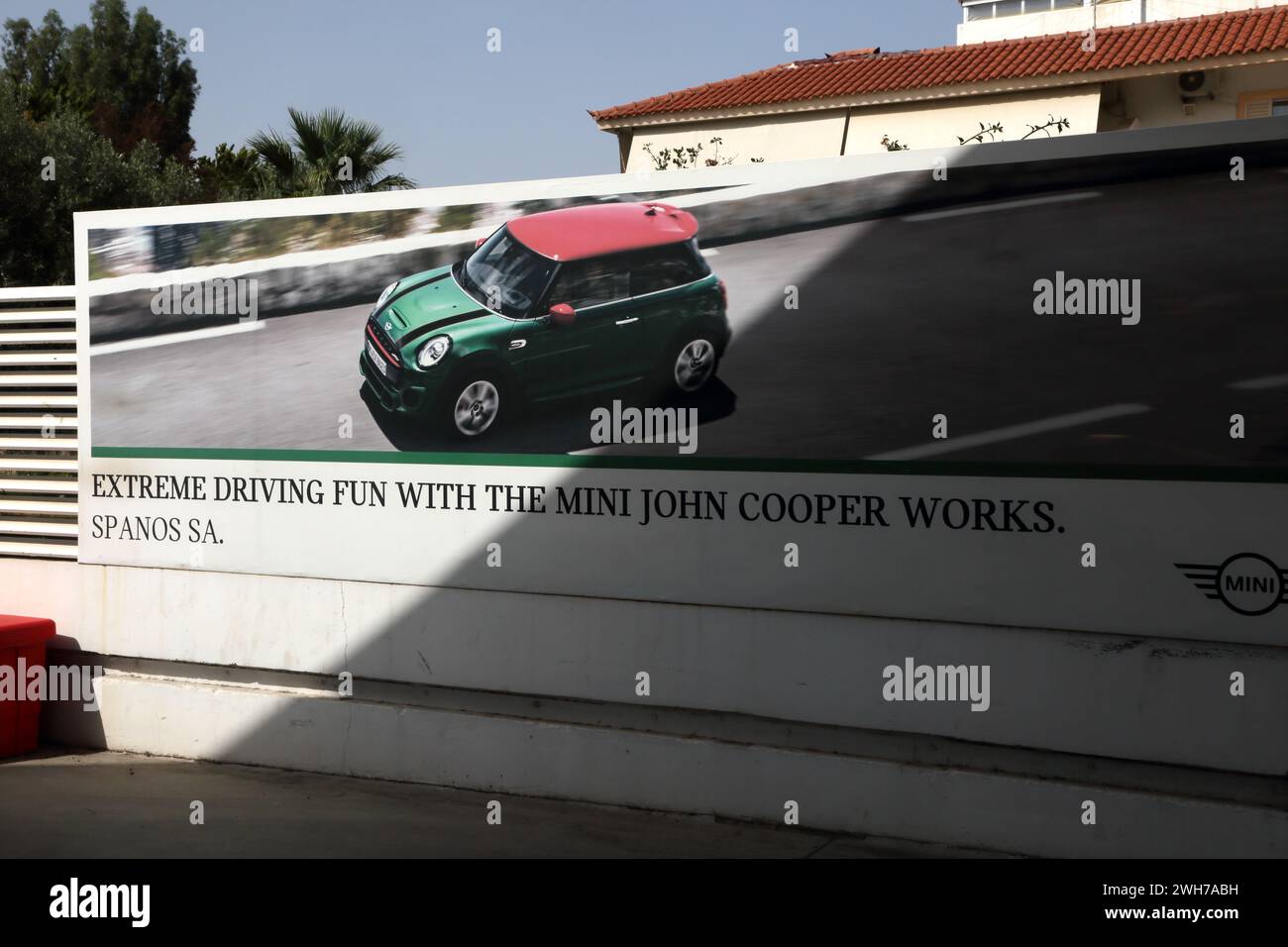 Reklametafeln Mini Cooper Car Vouliagmeni Athen Attika Griechenland Stockfoto