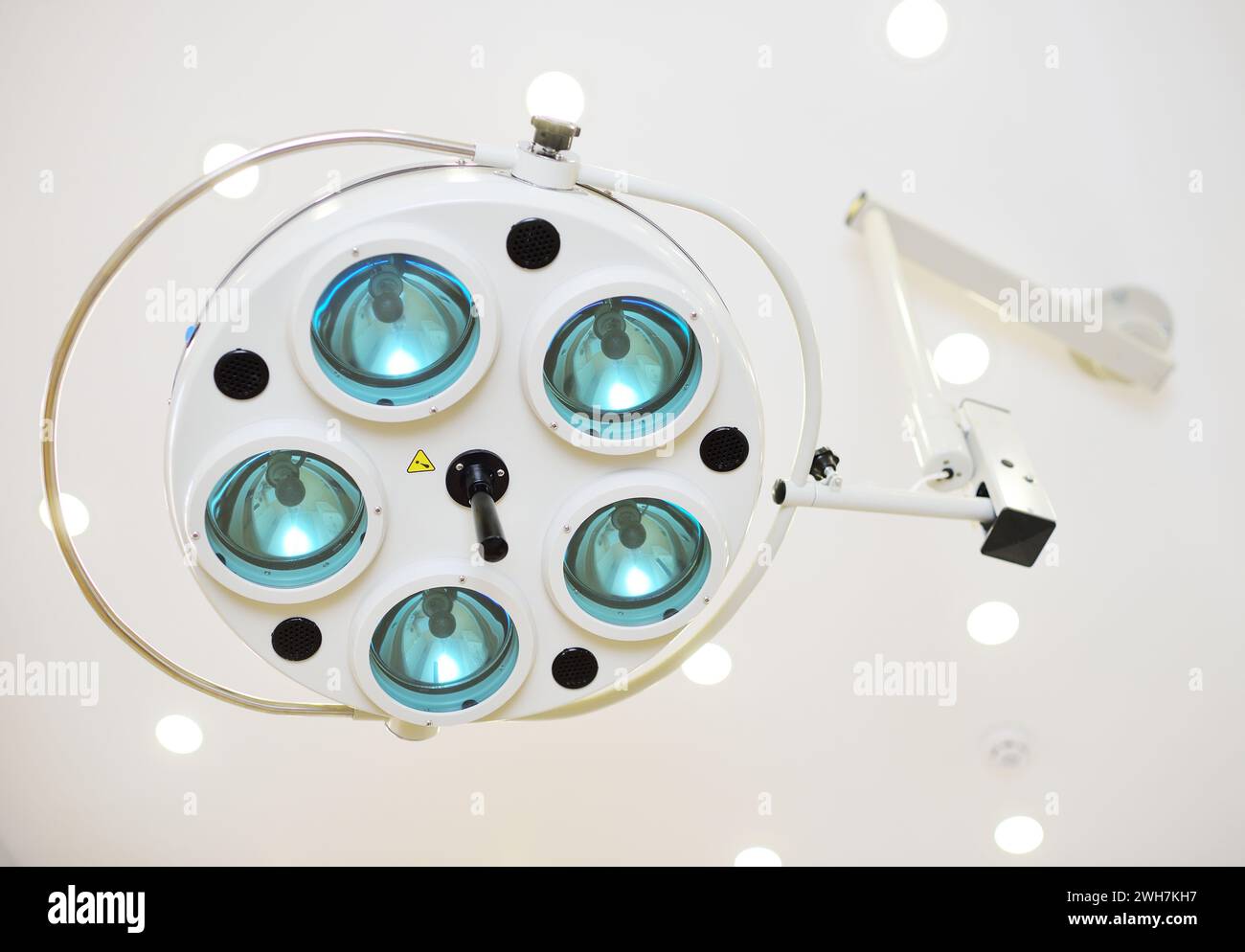 Operationslampennaht in einem modernen Operationssaal Stockfoto