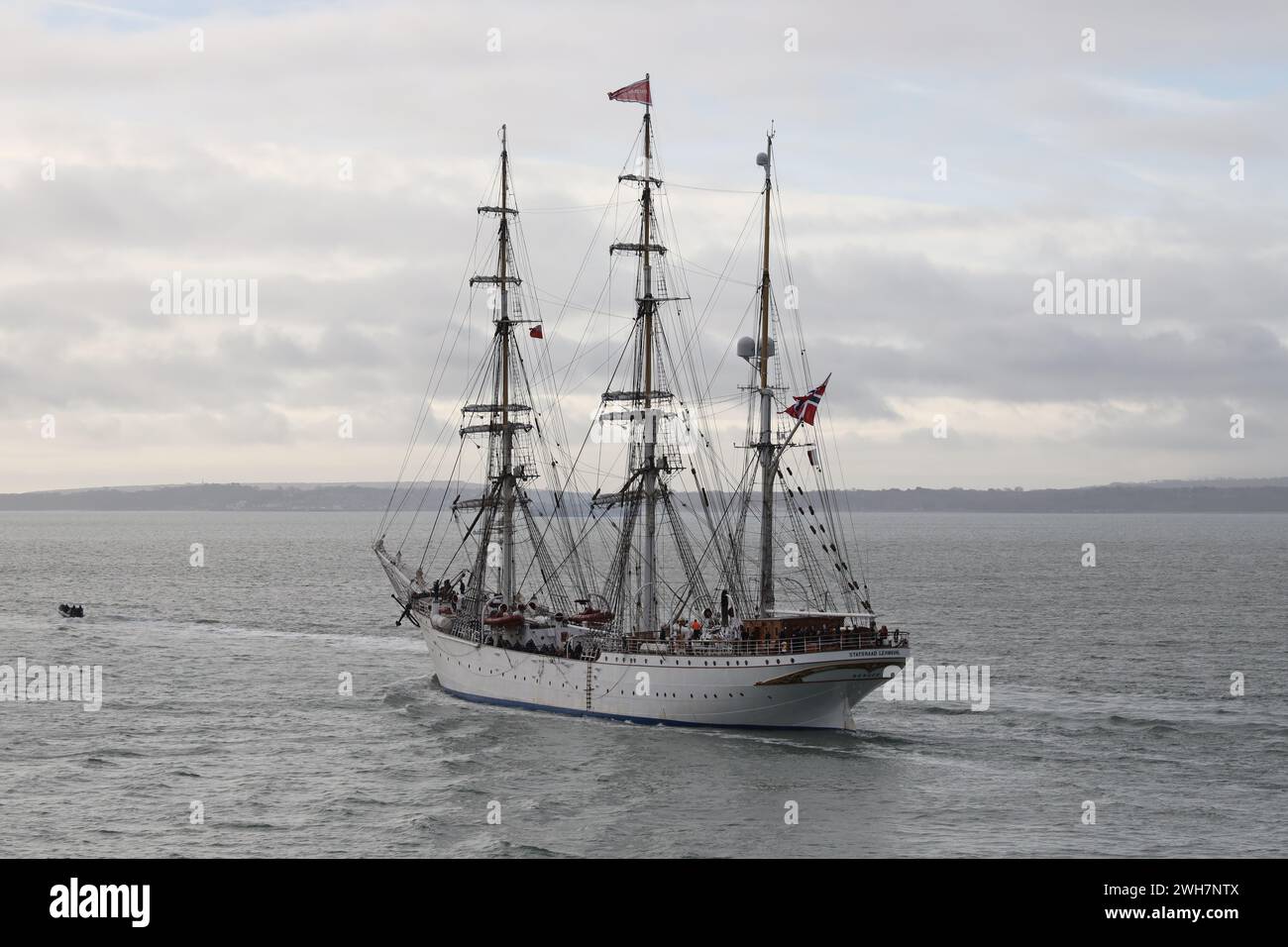 Die dreimastige Barke besetzte das norwegische Segelschulschiff STATSRAAD LEHMKUHL, das den Hafen verließ Stockfoto