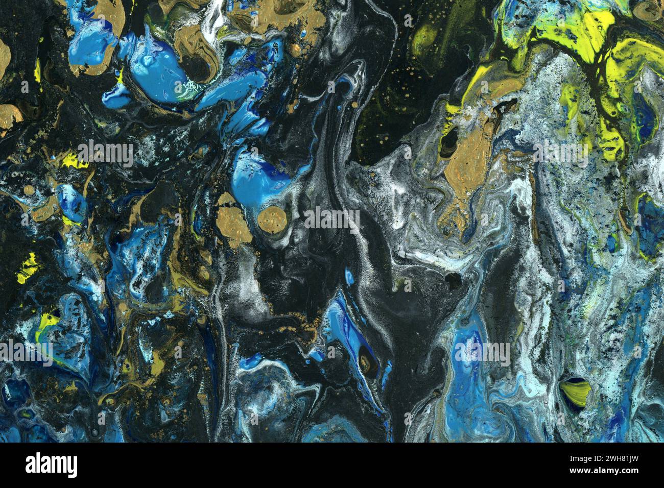 Gemischte Farben. Acrylgießen und Fluid Art. Wirbelnder Marmor-Effekt, bei dem flüssige Acrylfarbe auf einen Leinwandhintergrund gegossen wird. Stockfoto