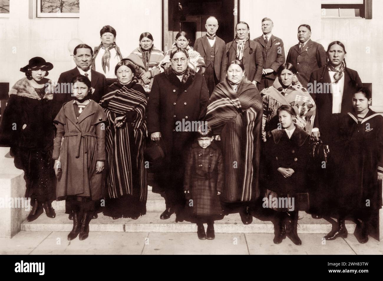 Die Osage-Indianer aus Oklahoma versammelten sich 1920 für ein Gruppenporträt in Washington, D.C. (USA) Stockfoto
