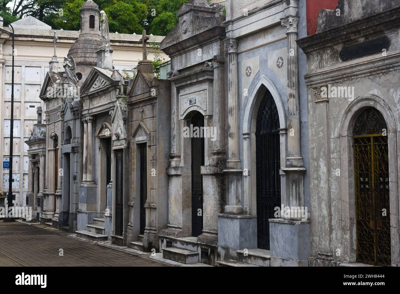 Der Friedhof von Recoleta hat über 6.400 Statuen, Sarkophage und Krypten, die an einige der berühmtesten Menschen Argentiniens erinnern, darunter „Evita Peron“ Stockfoto