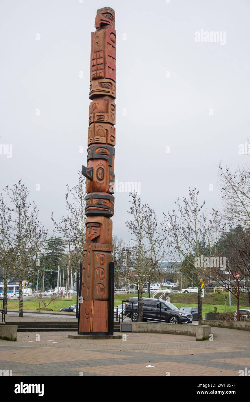 Salish Totempfahl im Maffeo Sutton Park in Nanaimo, British Columbia, Kanada Stockfoto