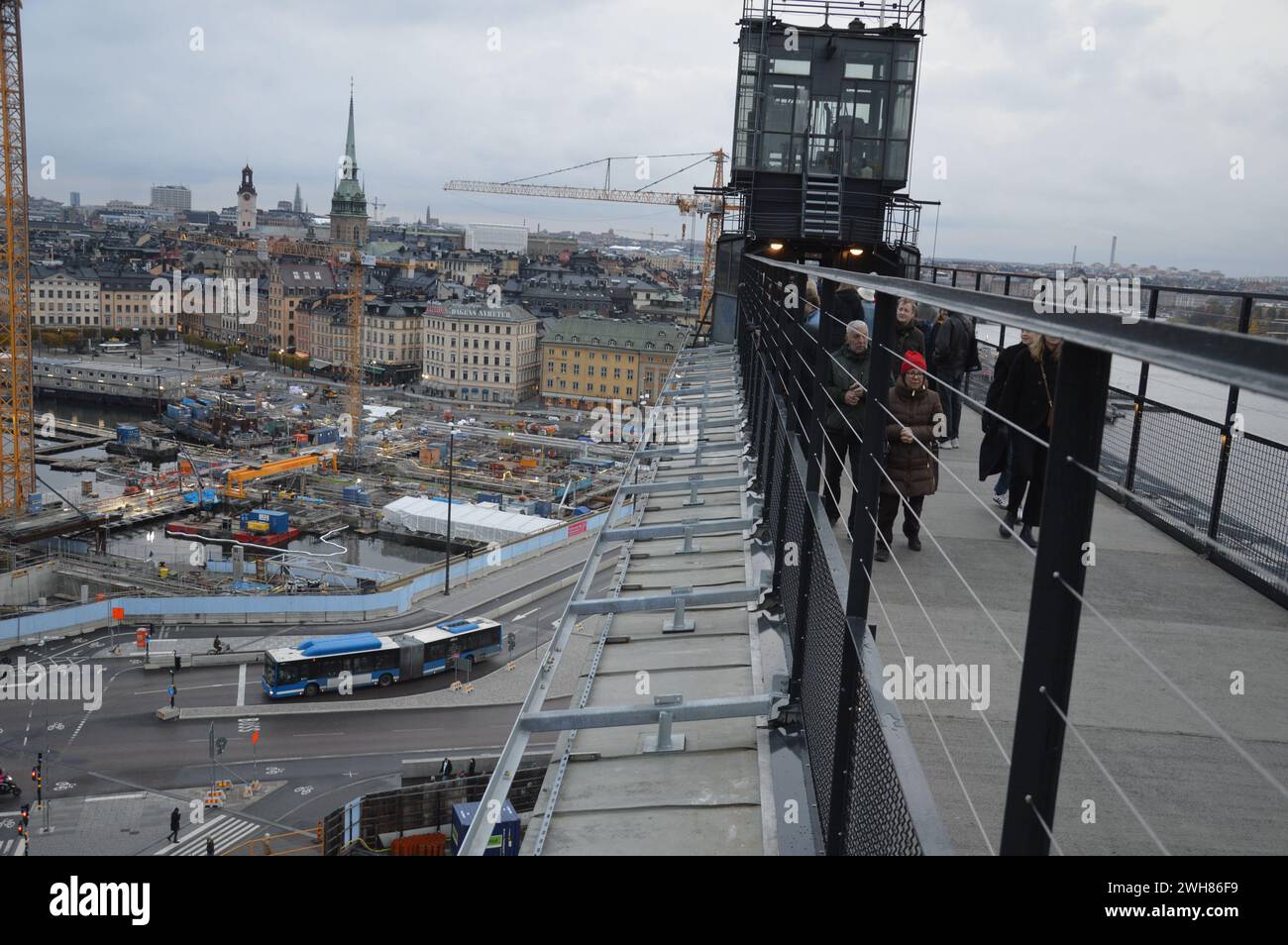 Stockholm, Schweden - 5. November 2023 - Katarinahissen (Katarina Aufzug) in Slussen. (Foto: Markku Rainer Peltonen) Stockfoto
