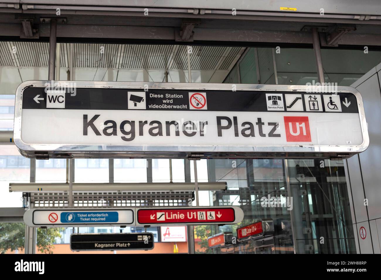 U-Bahn-Station U1, Kagraner Platz, Wien, Österreich Stockfoto