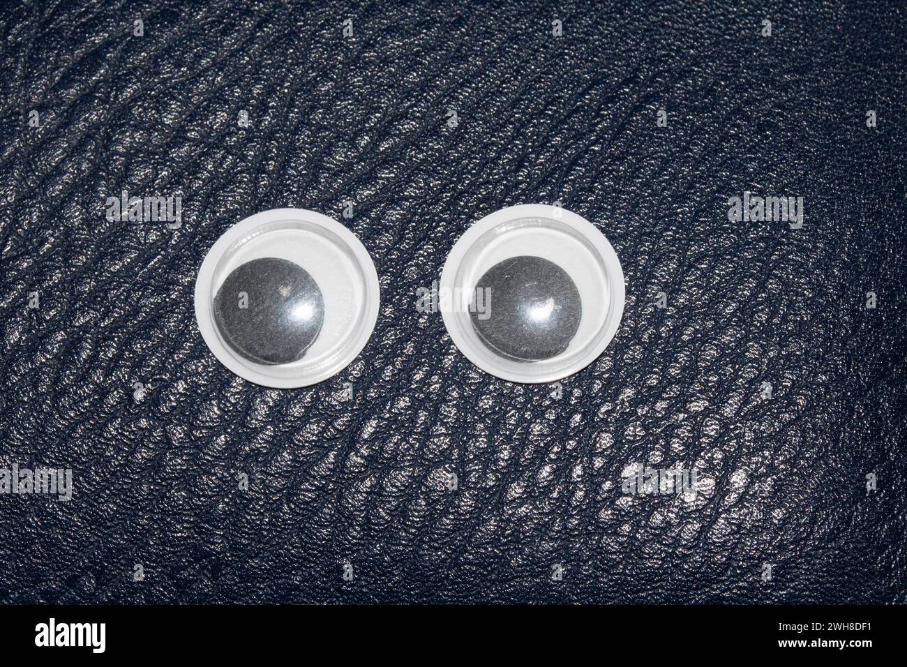 Ein lustiges Wiggle Google Eyes on Fabric dumm Hintergrund Stockfoto