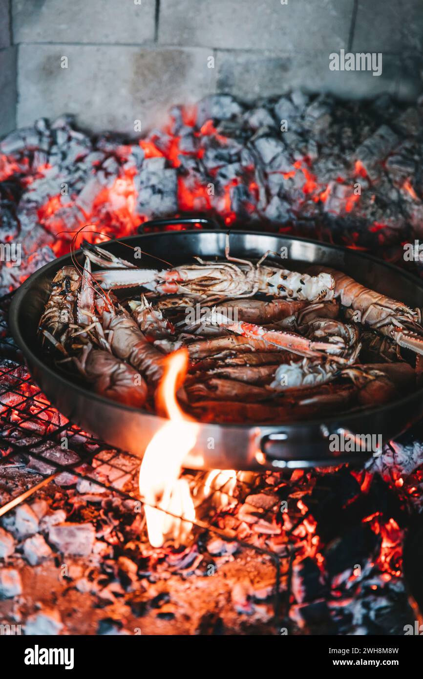Garnelen auf dem Grill Stockfoto
