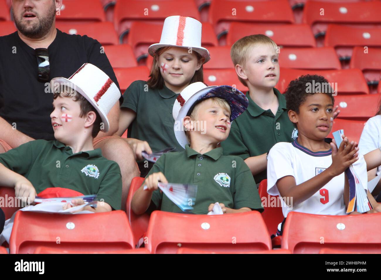 Young England Lionesses Fans England gegen Nordirland UEFA Women's Euro 15 Juli 2022 St Marys Stadium Southampton Stockfoto