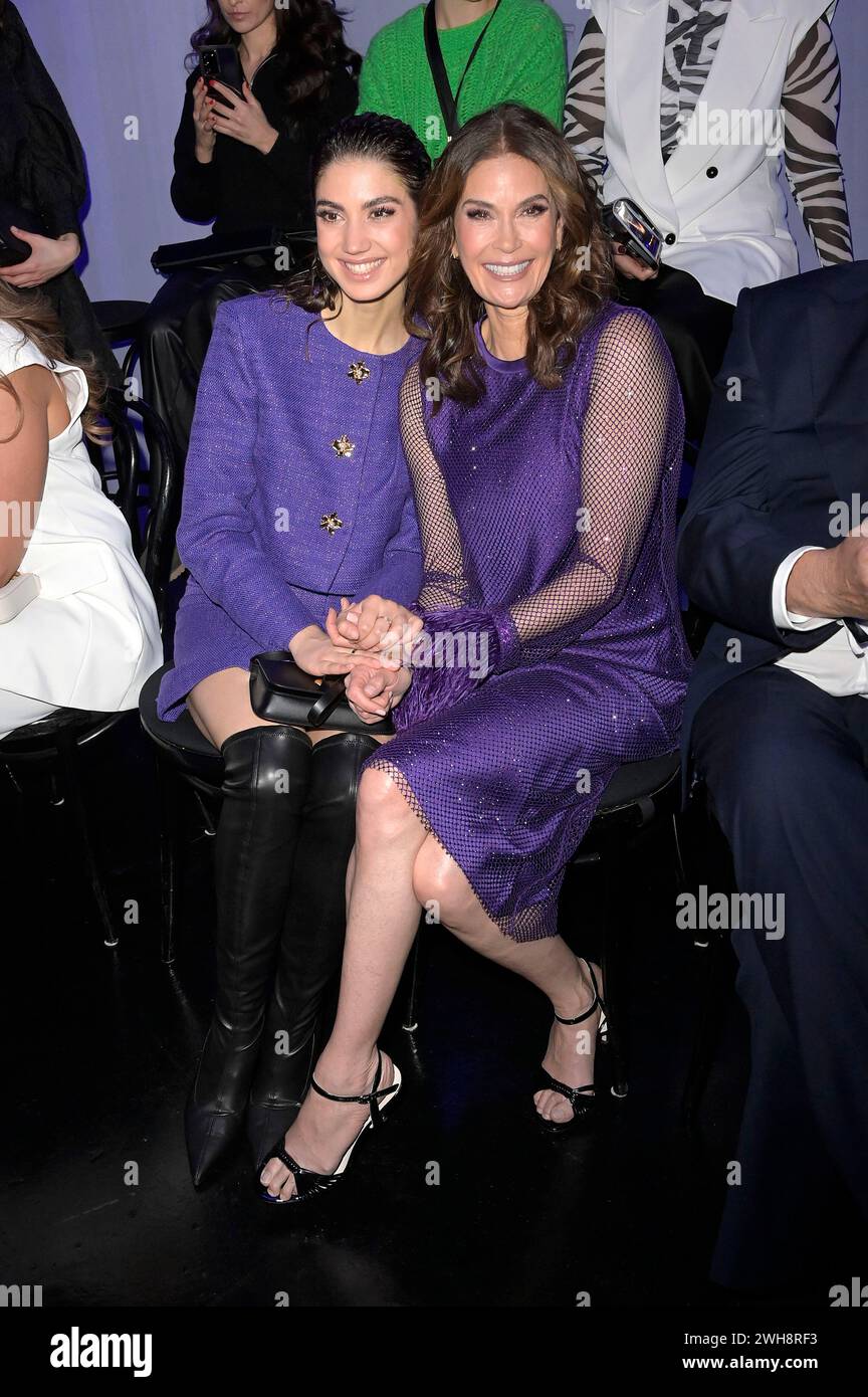 Teri Hatcher mit Tochter Emerson Tenney bei der Marc Cain Fashion Show auf der Berlin Fashion Week Herbst/Winter 2024 in der Arena Berlin. Berlin, 06.02.2024 Stockfoto