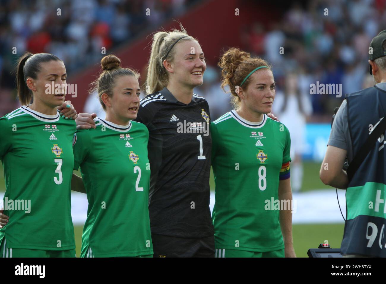 Nationalhymnen England gegen Nordirland UEFA Frauen Euro 15 Juli 2022 St Marys Stadium Southampton Stockfoto