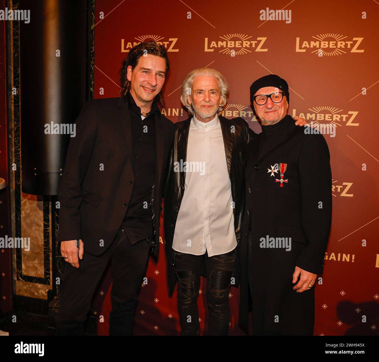 Oliver Noack, Dr. Hermann Bühlbecker, Titus Dittmann LAMBERTZ MONDAY NIGHT 2024 Chocolate & Fashion Party - Back again im alten Wartesaal am Dom, Köln. *** Oliver Noack, Dr. Hermann Bühlbecker, Titus Dittmann LAMBERTZ MONTAG ABEND 2024 Chocolate Fashion Party wieder im alten Wartezimmer im Kölner Dom Stockfoto