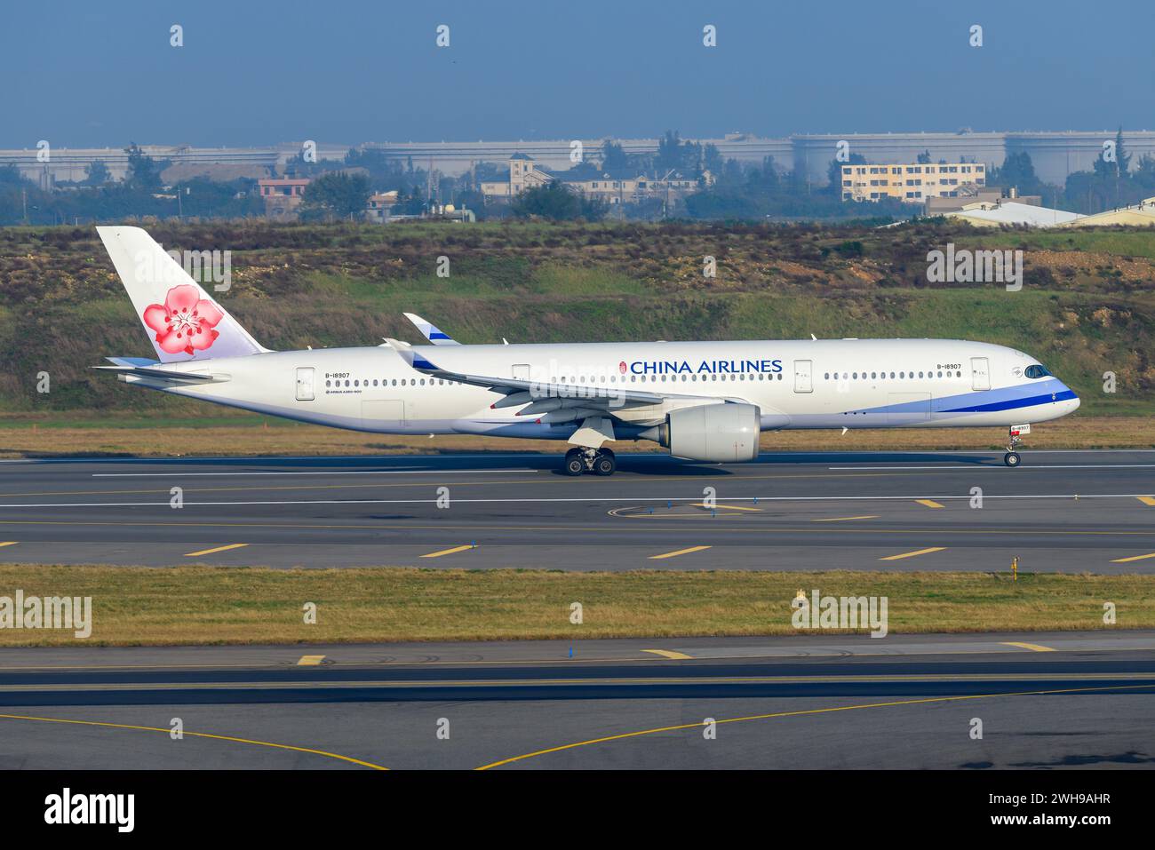 China Airlines Airbus A350-900 startet. Flugzeug A350 von China Airlines. Flugzeug A350XWB von ChinaAirlines. Stockfoto