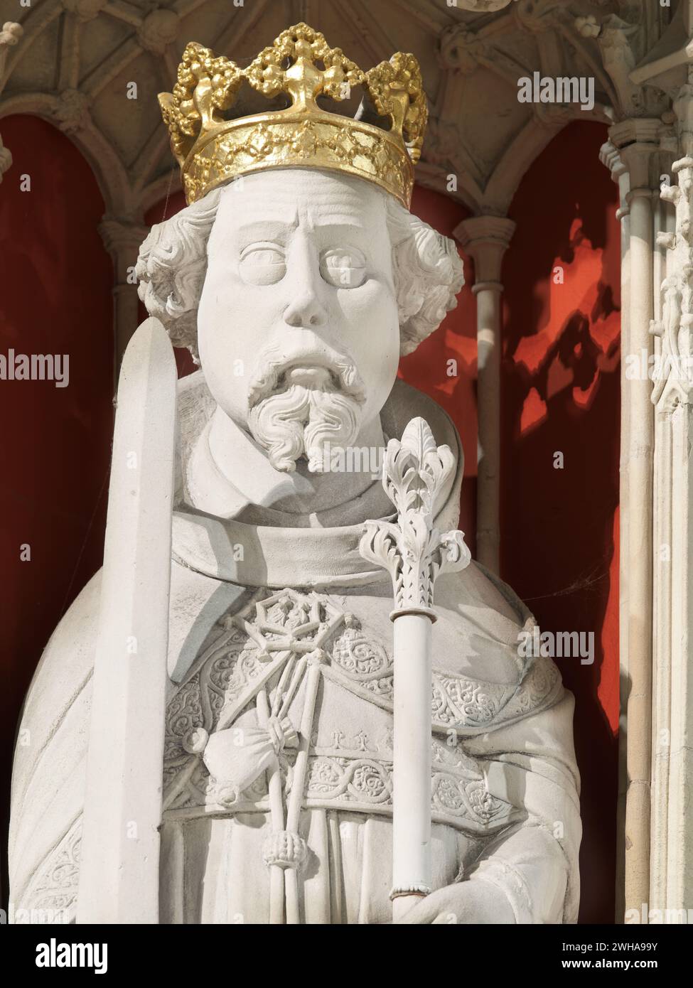 Statue des mittelalterlichen englischen Königs William Rufus auf der Leinwand im Münster (Kathedrale) in York, England. Stockfoto