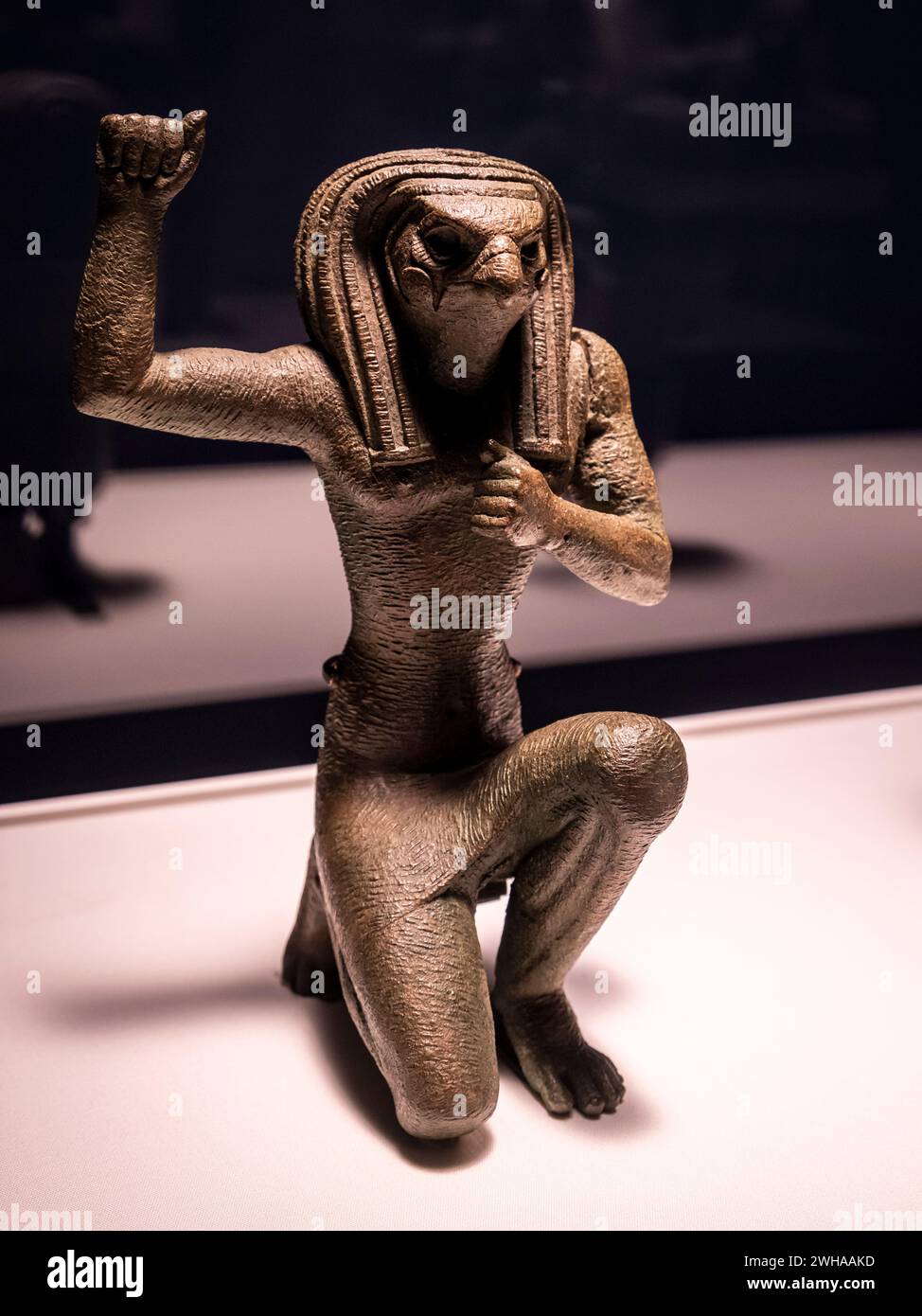 Falcon-headed Horus of PE, Niederägypten, Statuette in Haltung des Jubilanz, Bronze, späte Periode, 664-332 v. Chr., Ägypten, Sammlung des British Museum Stockfoto