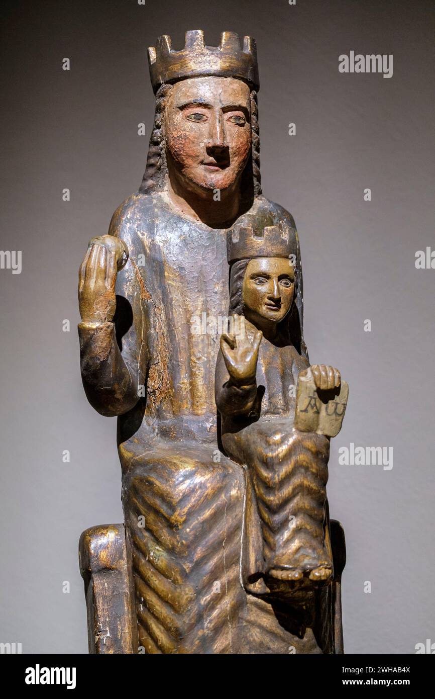 Mare de Deu aus der Ternelles-Zelle, 13.. Jahrhundert, spätromanische Schnitzerei, Eremitage von Cel.la Vella, pollensa Museum, Mallorca, Balearen, Spa Stockfoto
