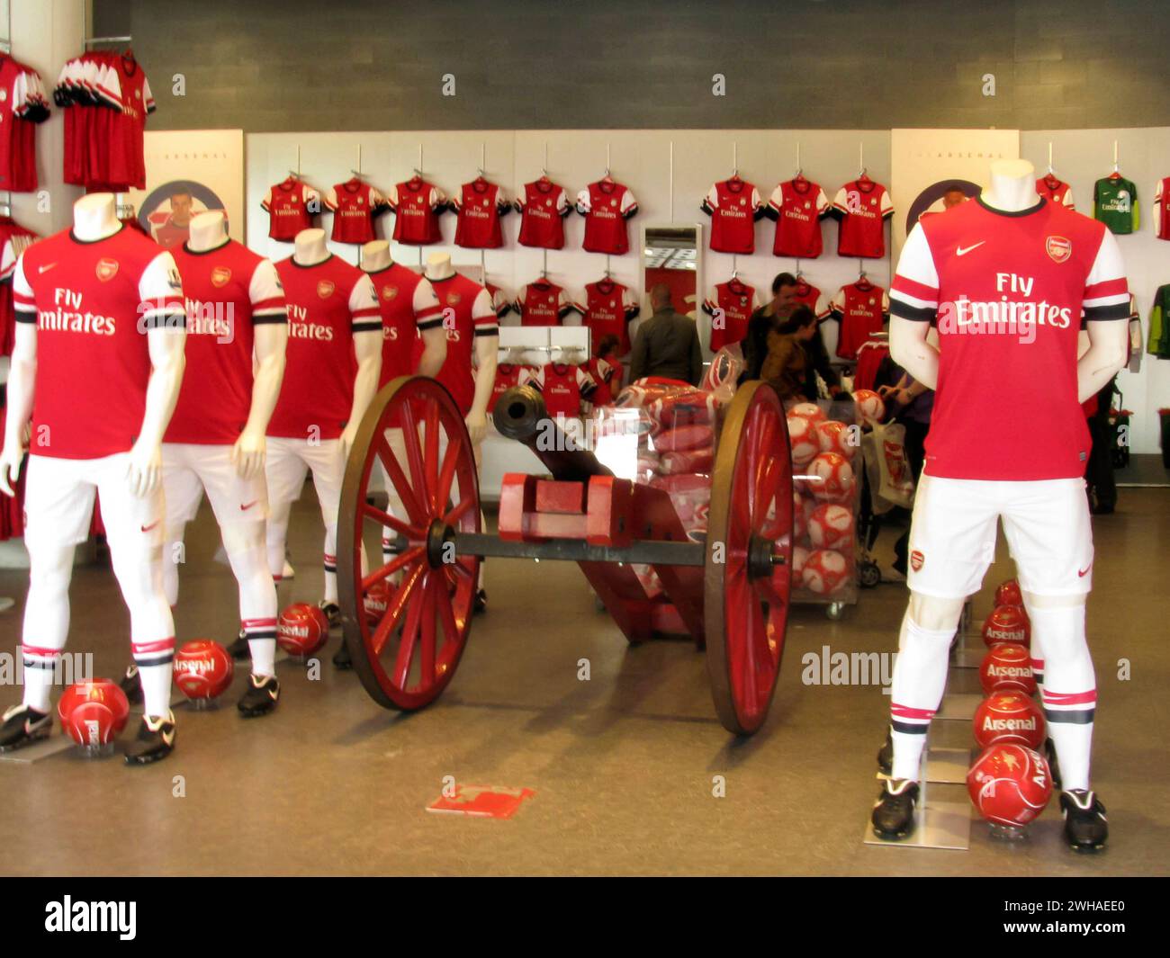 Der offizielle Fanshop von Arsenal F.C. der Innenraum des Arsenal Spieltags ist seit 2012 Stockfoto