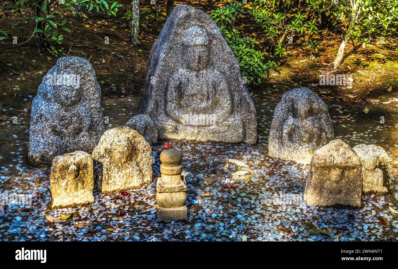 Steinbuddhas Statuen Kinkaku-Ji Goldener Pavillon Buddhistischer Tempel Stockfoto