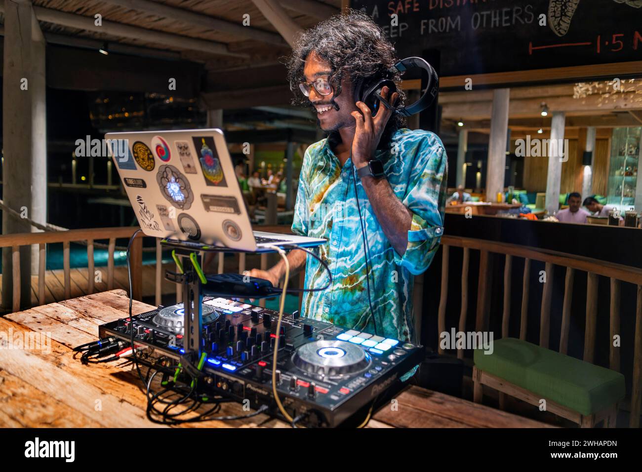 Musik-dj der sechs Sinne Laamu maldives Luxus-Resort-Villen, Laamu Atoll Region Malediven Stockfoto