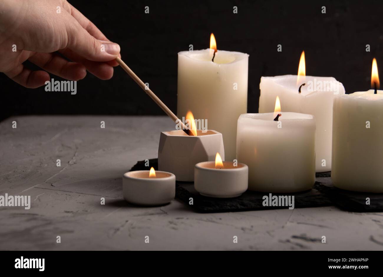 Kerze, brennen, Flamme, Kerzenlicht, Wachs, Religion, horizontal, Hand Stockfoto
