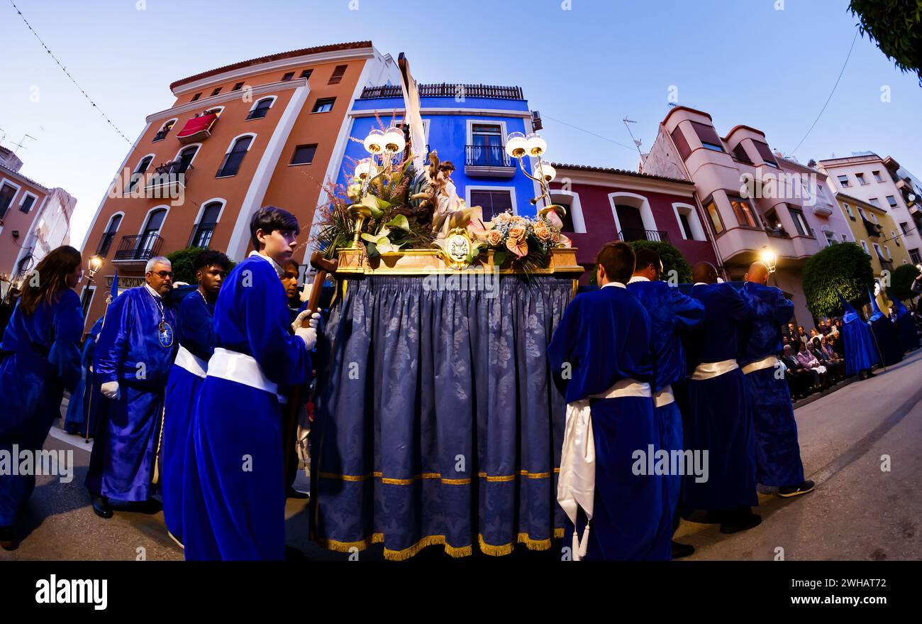 Nazarener in Blau bei der Karfreitagsprozession Stockfoto