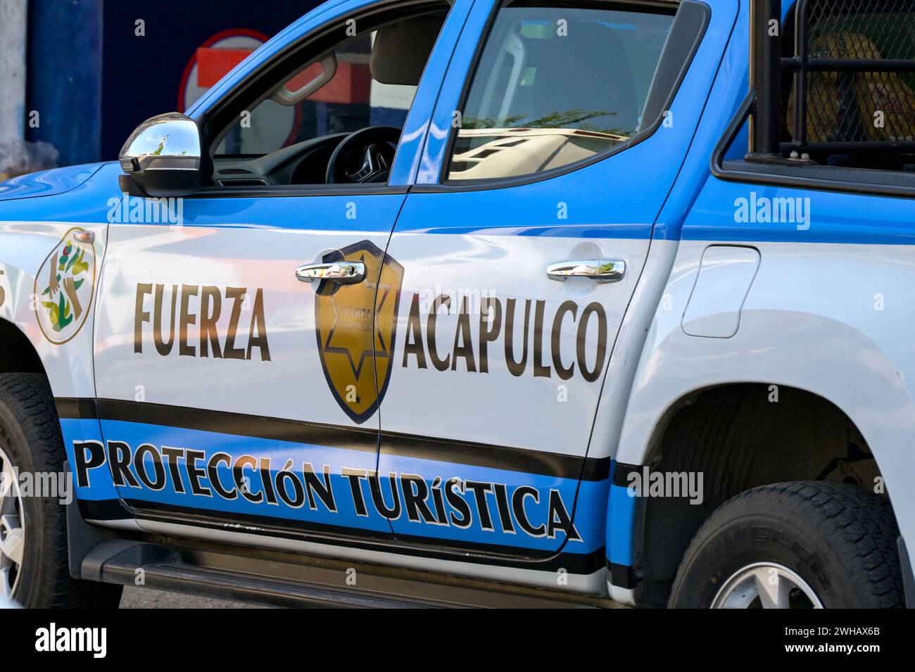 Acapulco, Mexiko - 17. Januar 2024: Patrouillenfahrzeug der Touristenpolizei in Acapulco Stockfoto