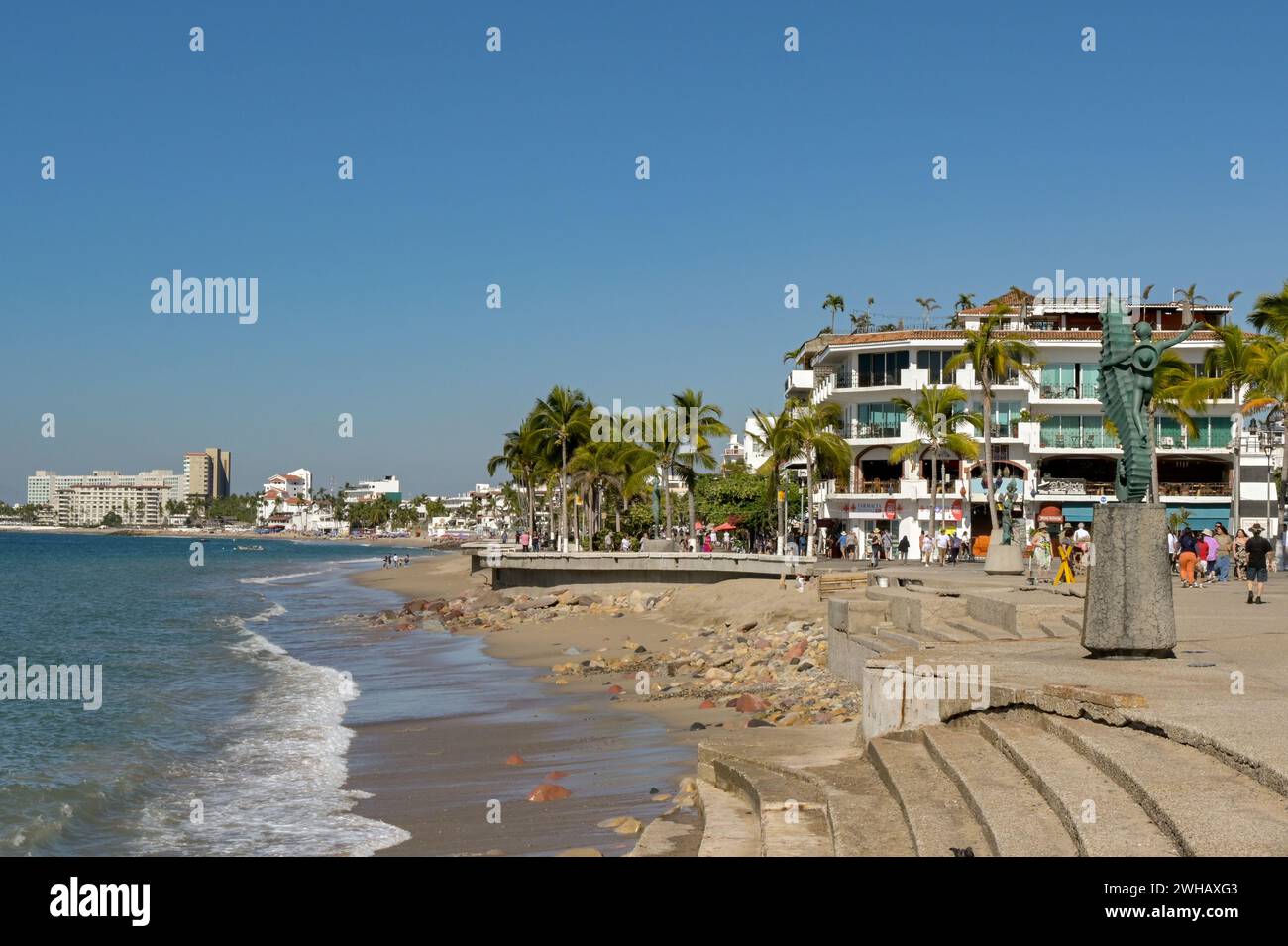 Puerto Vallarta, Mexiko - 15. Januar 2024: Küste und Promenade in der Altstadt von Puerto Vallarta Stockfoto