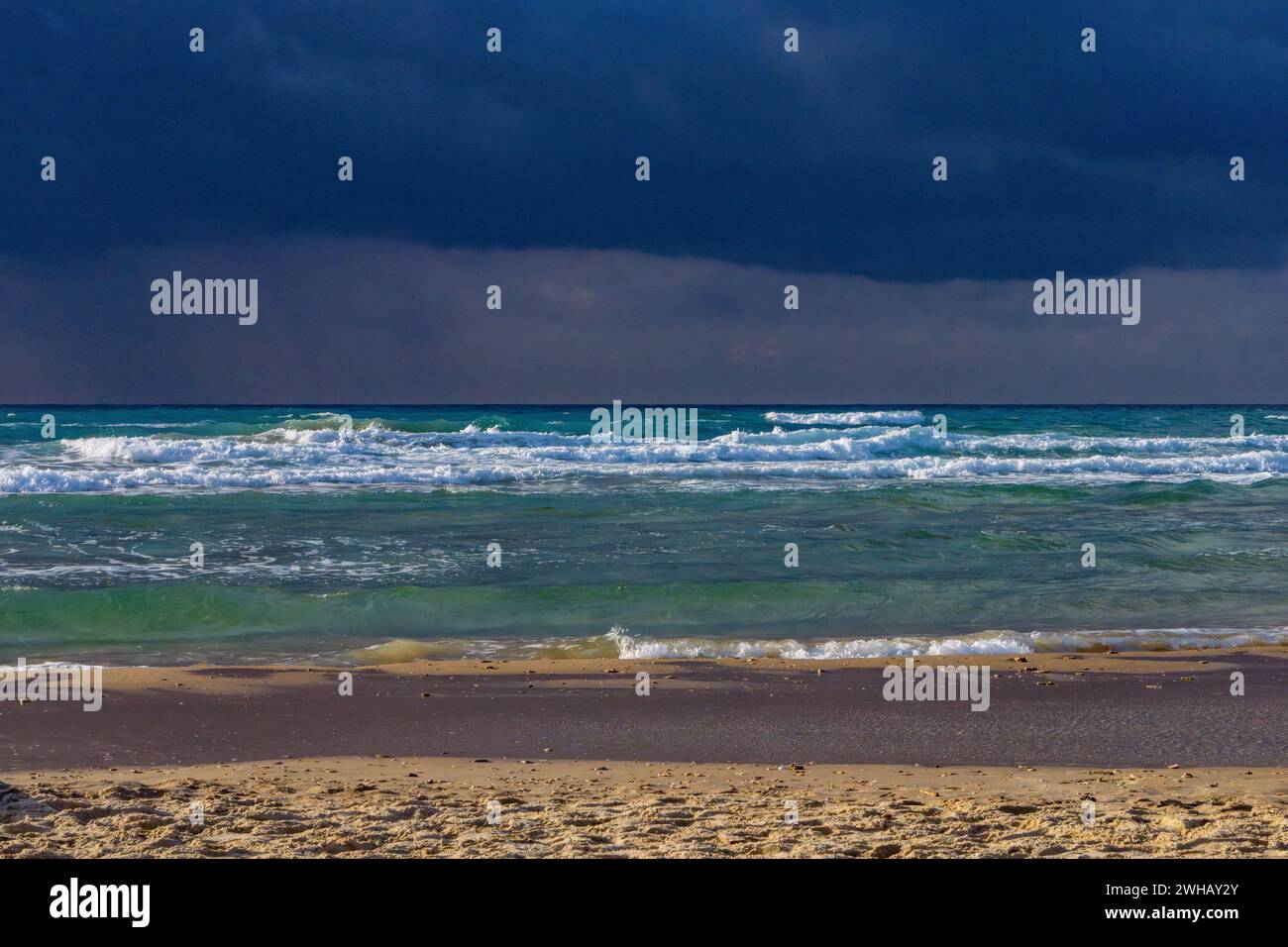 Der Strand von Beit Yanai in Israel Beit Yanai ist ein Moshav in Zentralisrael. Gelegen in der Ebene von Sharon am Ufer des Mittelmeers Stockfoto