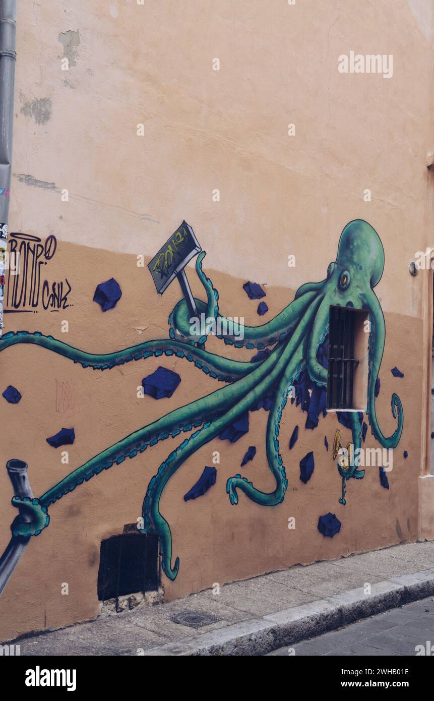 Graffiti auf den Straßen von Marseille, Frankreich, April 2019 Stockfoto