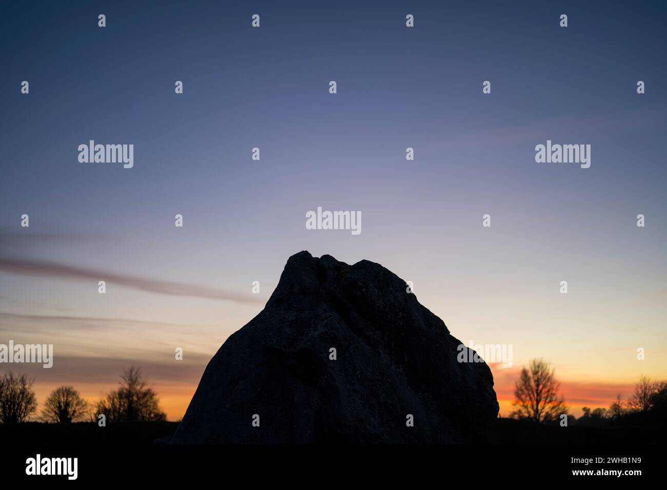 Sonnenuntergang bei Avebury, Britains größter Steinkreis, Avebury, Wiltshire, England, Großbritannien, GB Stockfoto
