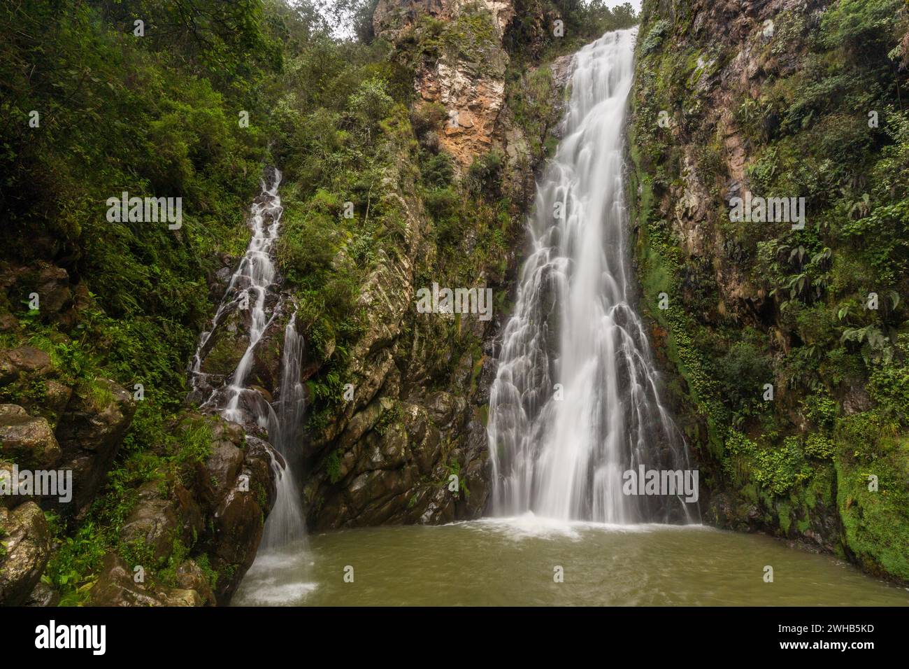 Der Wasserfall Salto de Aguas Blancas in den Bergen des Valle Nuevo Nationalparks in der Dominikanischen Republik. Stockfoto