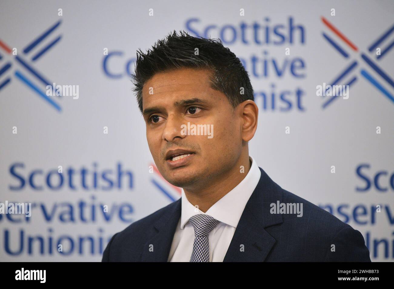 Edinburgh Schottland, Vereinigtes Königreich 9. Februar 2024. Der schottische Konservative Dr. Sandesh Gulhane MSP im Edinburgh, BioQuarter, hält eine Rede über Schottlands NHS. Credit sst/alamy Live News Stockfoto