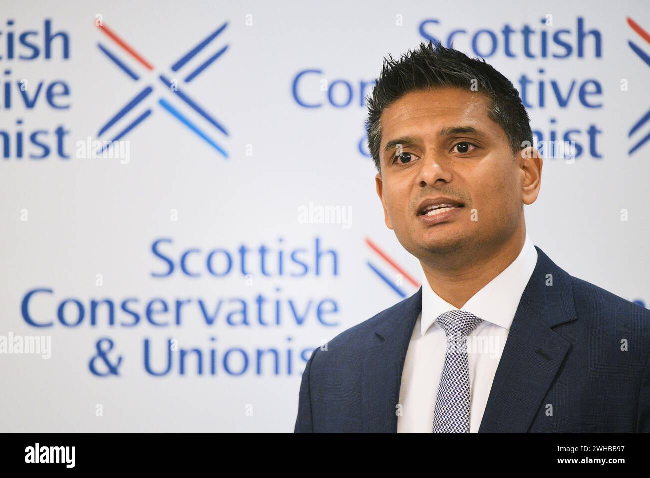 Edinburgh Schottland, Vereinigtes Königreich 9. Februar 2024. Der schottische Konservative Dr. Sandesh Gulhane MSP im Edinburgh, BioQuarter, hält eine Rede über Schottlands NHS. Credit sst/alamy Live News Stockfoto