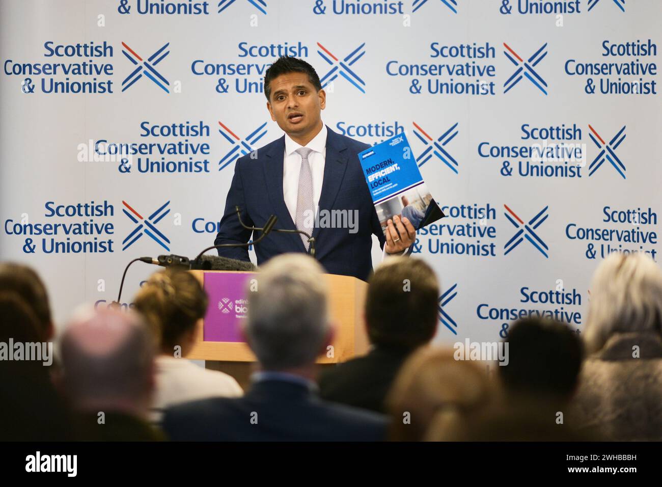 Edinburgh Schottland, Vereinigtes Königreich 9. Februar 2024. Der schottische Konservative Dr. Sandesh Gulhane MSP im Edinburgh, BioQuarter, hält eine Rede über Schottlands NHS. Credit sst/alamy Live News Stockfoto