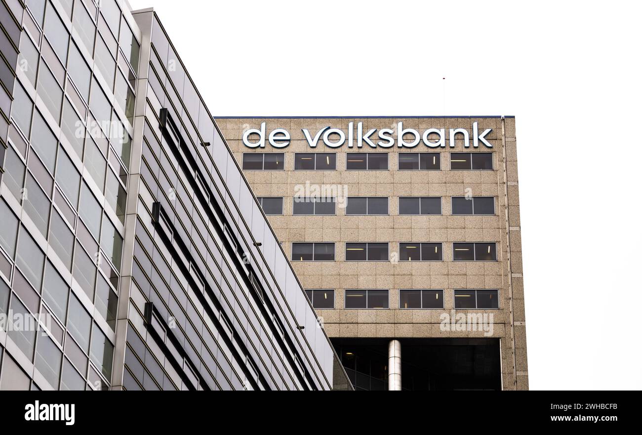 UTRECHT - Außenansicht der Volksbank nach Veröffentlichung der Jahreszahlen. Im August wurde bekannt gegeben, dass die Finanzgruppe hinter SNS und ASN Bank unter anderem nicht genug zur Bekämpfung von Geldwäsche und Terrorismusfinanzierung unternimmt. ANP FREEK VAN DEN BERGH niederlande aus - belgien aus Stockfoto