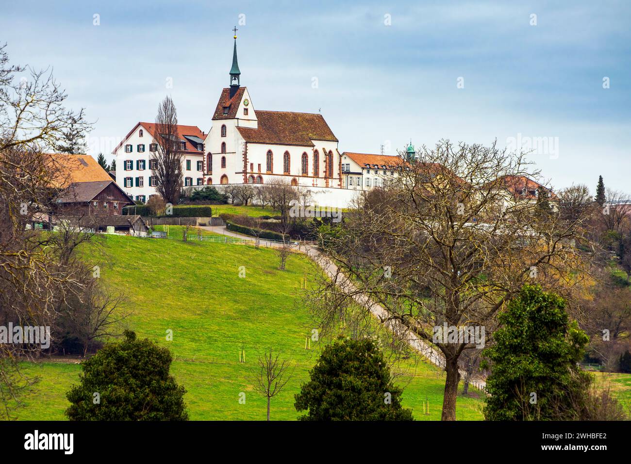 St. Kirche und Dorf Chrischona im Schweizer Kanton Basel-Stadt. Schweiz. Chrischona ist ein Weiler im Schweizer Kanton Basel-Stadt. Es ist PA Stockfoto