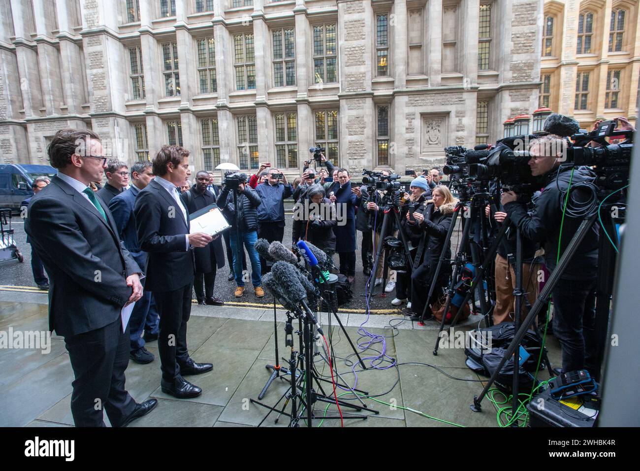 London, England, Großbritannien. Februar 2024. Prinz Harrys Anwalt DAVID SHERBORNE, ich habe gesehen, wie ich die Aussage des Prinzen vor dem Rolls Building las, nachdem die königliche Person einen erheblichen Schaden im Spiegel-Hacking-Fall des High Court in London erhalten hatte. (Kreditbild: © Tayfun Salci/ZUMA Press Wire) NUR REDAKTIONELLE VERWENDUNG! Nicht für kommerzielle ZWECKE! Stockfoto