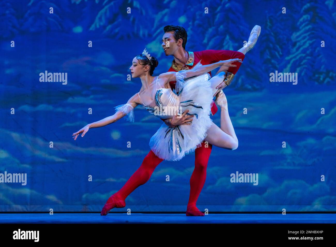 The Nussknacker wird vom Varna International Ballet and Orchestra im New Wimbledon Theatre in London, Großbritannien, aufgeführt. Stockfoto