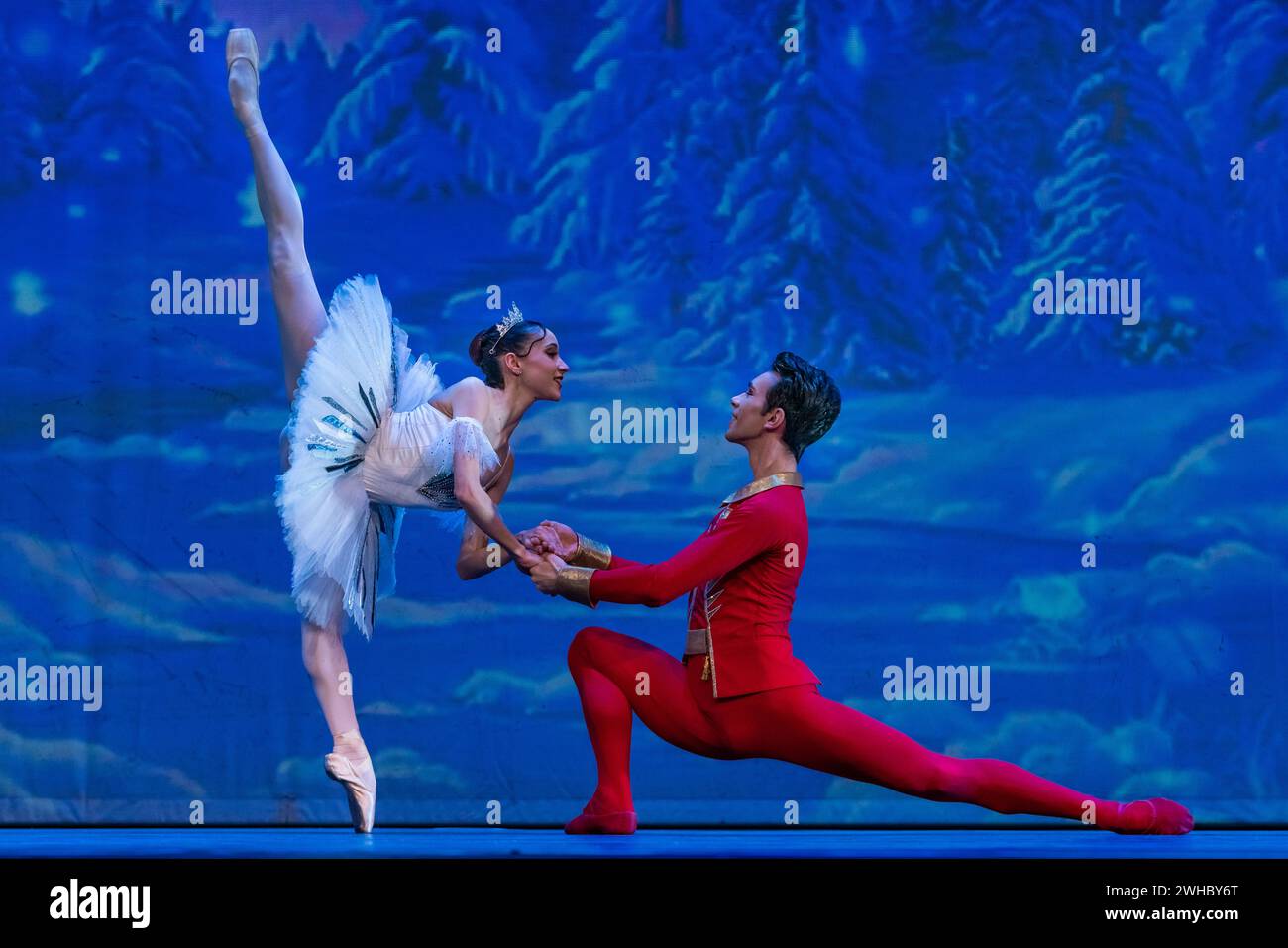 The Nussknacker wird vom Varna International Ballet and Orchestra im New Wimbledon Theatre in London, Großbritannien, aufgeführt. Stockfoto