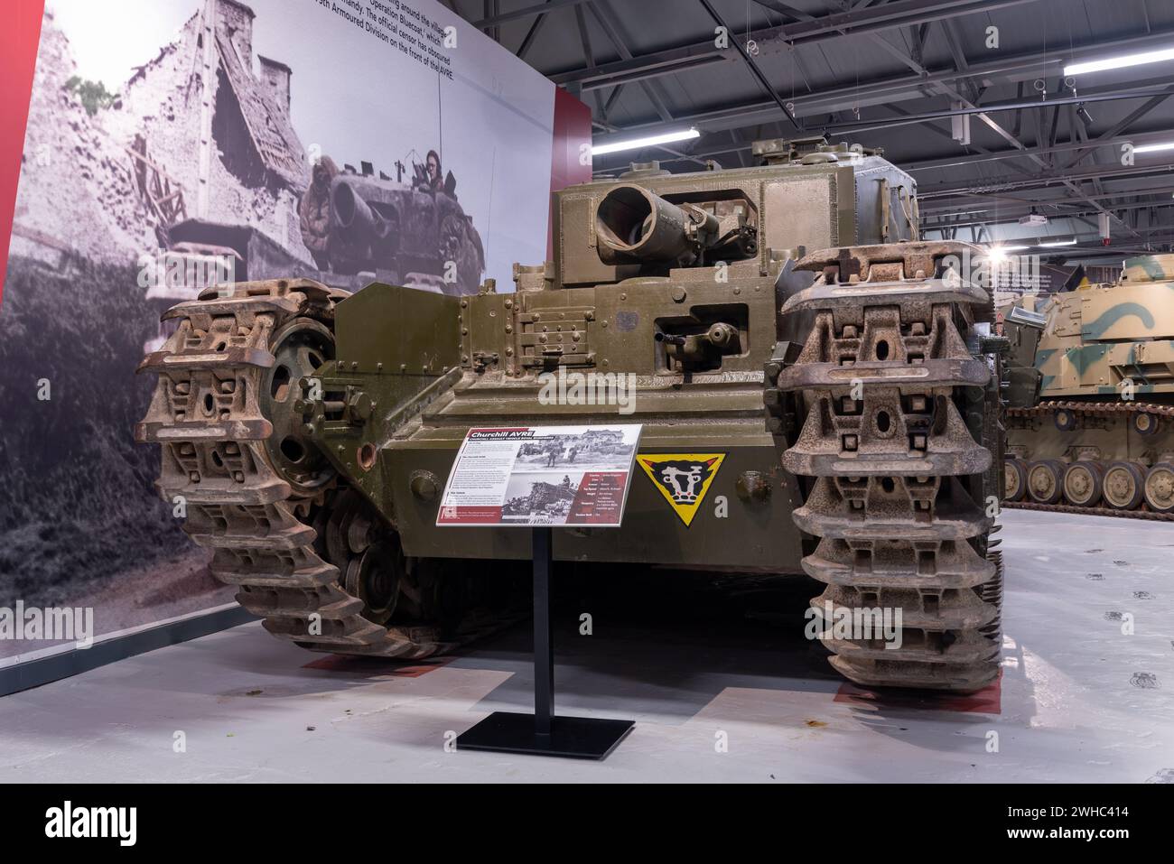 Churchill AVRE Tank im Bovington Tank Museum, einer von Hobarts lustigen. Spezialpanzer für die D-Day Invasion des 2. Weltkriegs. Januar 2024 Stockfoto