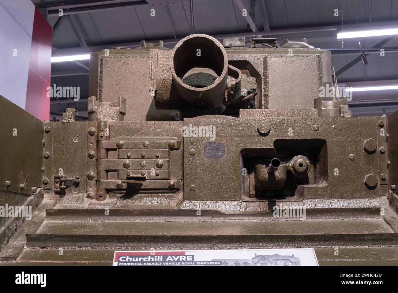 Nahaufnahme eines Churchill AVRE Panzers im Bovington Tank Museum, einem von Hobarts lustigen. Spezialpanzer für die D-Day Invasion des 2. Weltkriegs. Januar 2024 Stockfoto