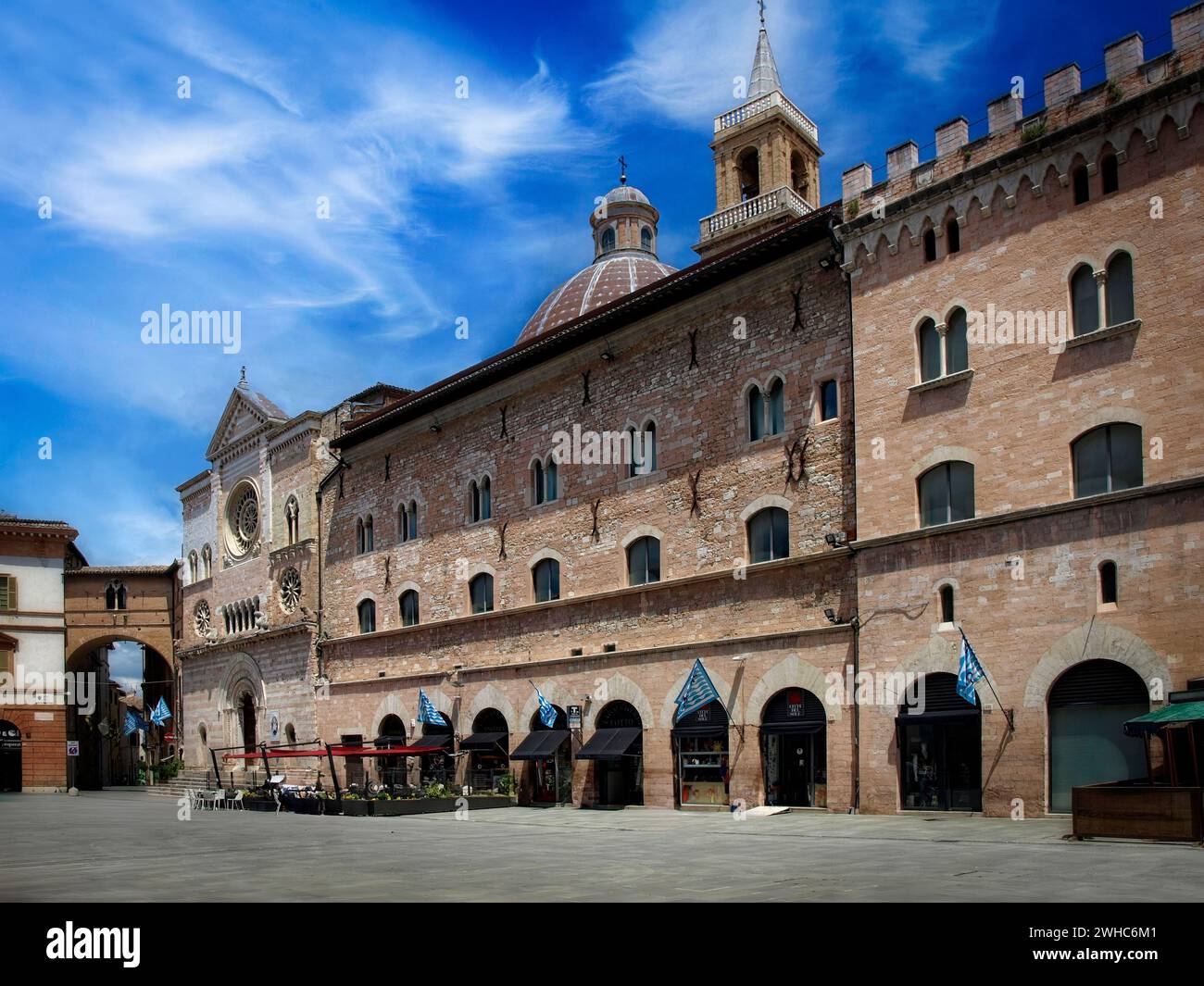 Italien Umbrien Foligno Piazza della Repubblica mit Kathedrale Stockfoto