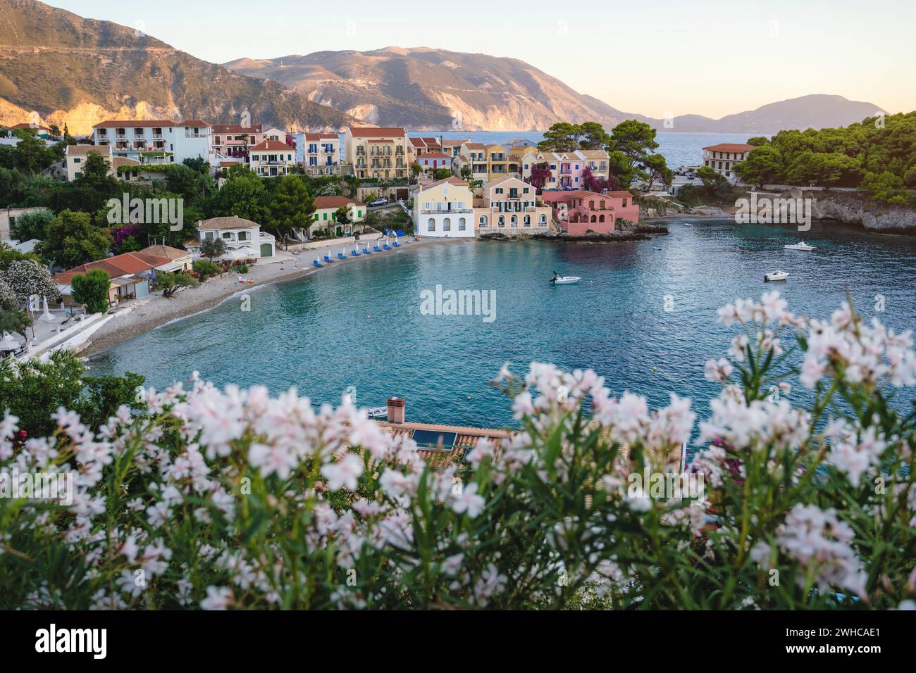 Assos Stadt auf der Insel Kephalonia Ionische in Griechenland. Sommerreiseurlaub. Stockfoto