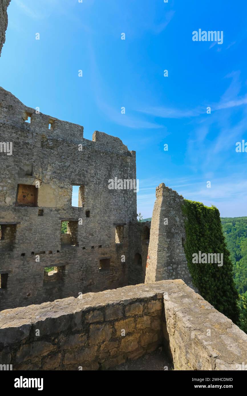 Ruine Reussenstein, Ruine einer Felsenburg oberhalb Neidlingen, Fels oberhalb des Neidlinger Tals, Ministerialburg der Herrschaft Teck, Mauer, Steine Stockfoto