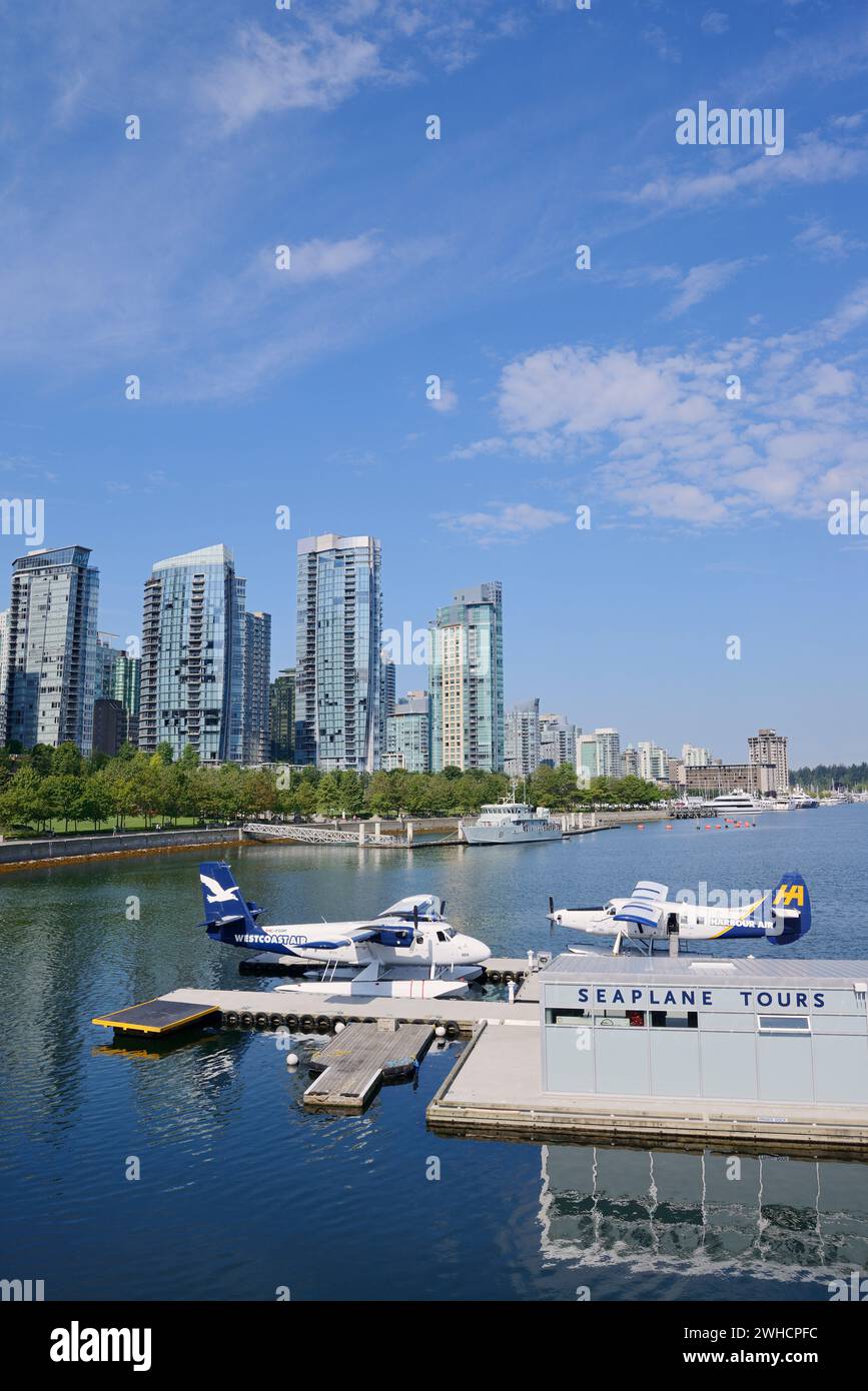 Wasserflugzeugterminal und Hochhäuser, Coal Harbour, Burrard Inlet, Vancouver, British Columbia, Kanada Stockfoto