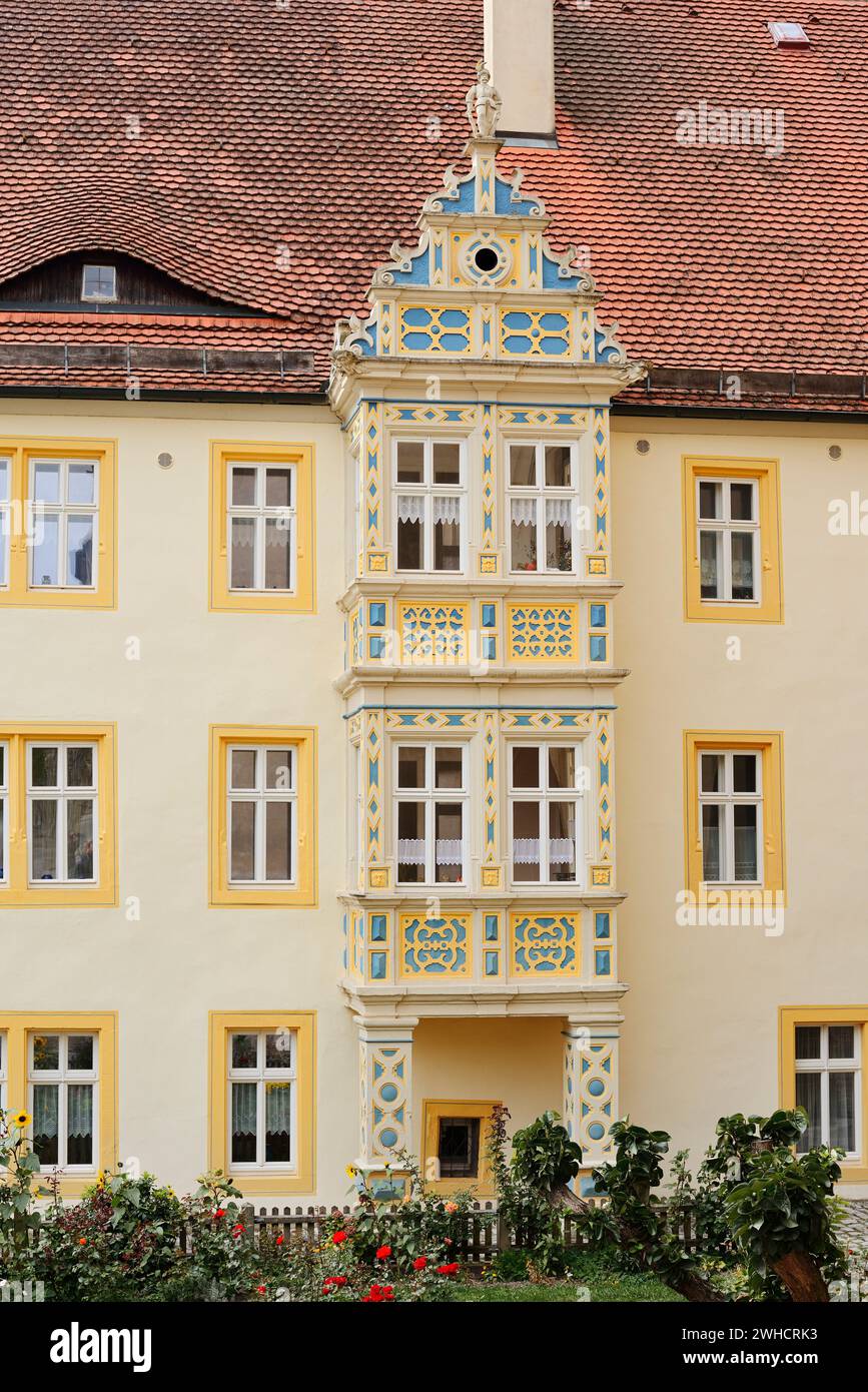 Evangelisch-lutherisches Pfarramt der St. Jakob-Stiftung, reich verziertes Erkerfenster der Spätrenaissance, Rothenburg ob der Tauber, Mittelfranken, Bayern, Deutschland Stockfoto